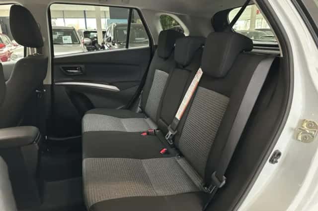 Suzuki S-Cross (2025) thumbnail 6