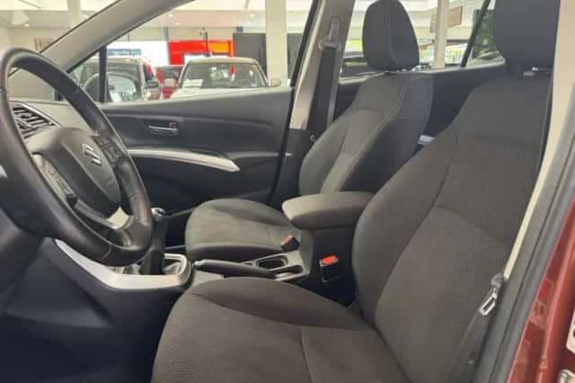 Suzuki S-Cross (2020) thumbnail 3
