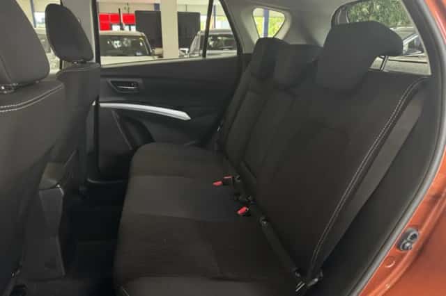 Suzuki S-Cross (2020) thumbnail 5