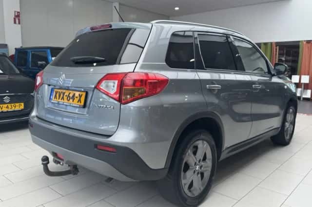 Suzuki Vitara (2017) thumbnail 3