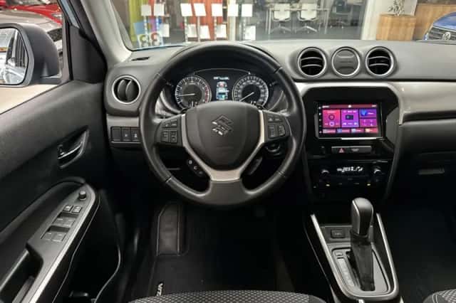 Suzuki Vitara (2022) thumbnail 2