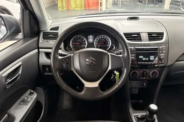 Suzuki Swift (2013) thumbnail 2