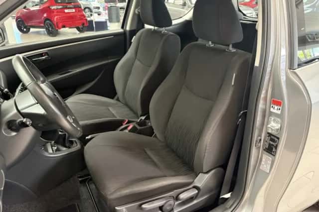 Suzuki Swift (2013) thumbnail 4