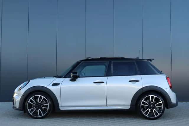 MINI Cooper (2021) thumbnail 3