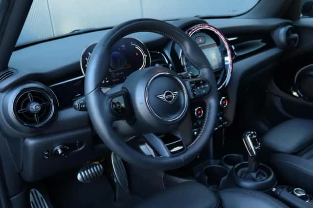 MINI Cooper (2021) thumbnail 4