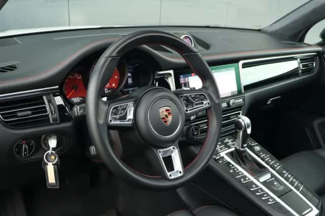 Porsche Macan (2019) thumbnail 4