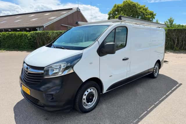 Opel Vivaro (2016) thumbnail 2