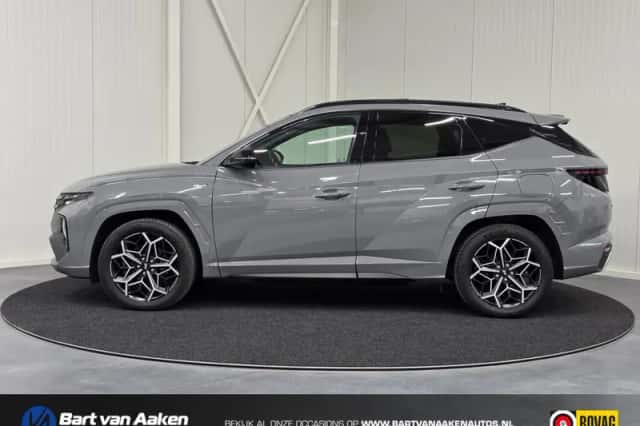 Hyundai Tucson (2022) thumbnail 2