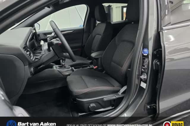 Ford Focus (2025) thumbnail 3