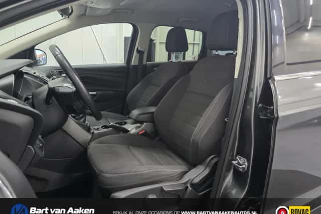 Ford Kuga (2014) thumbnail 3