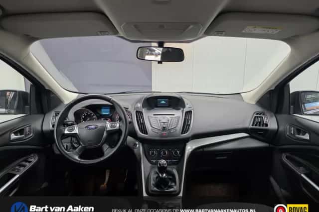 Ford Kuga (2014) thumbnail 4