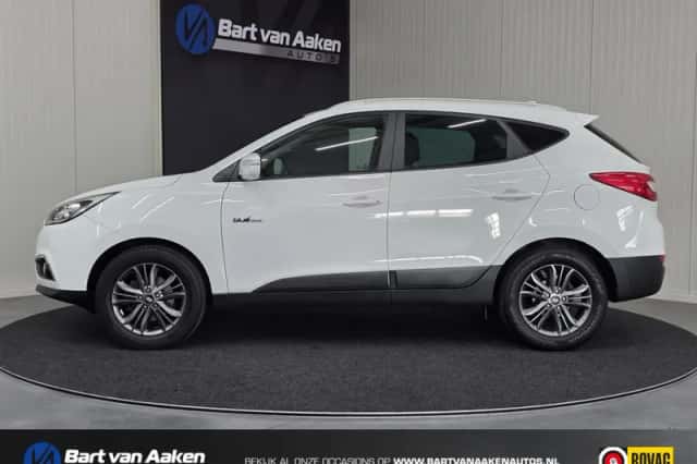 Hyundai ix35 (2015) thumbnail 2