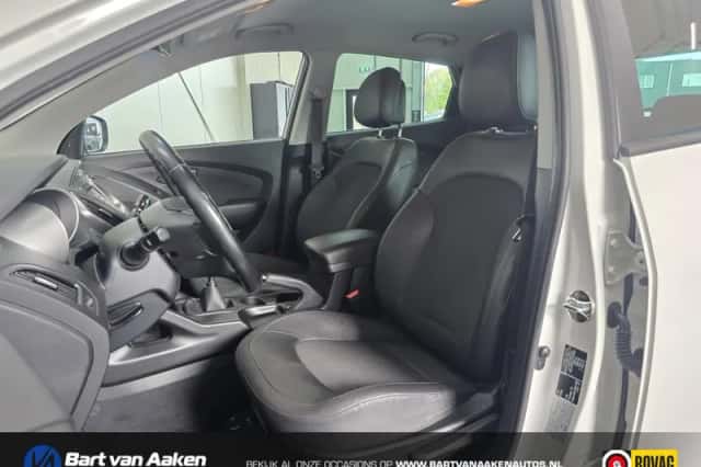 Hyundai ix35 (2015) thumbnail 3