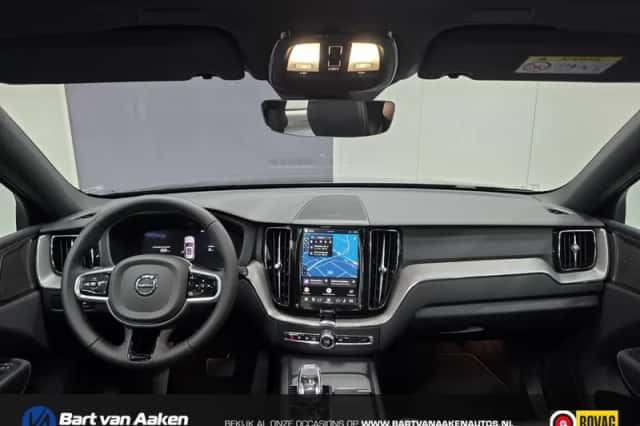 Volvo XC60 (2024) thumbnail 3