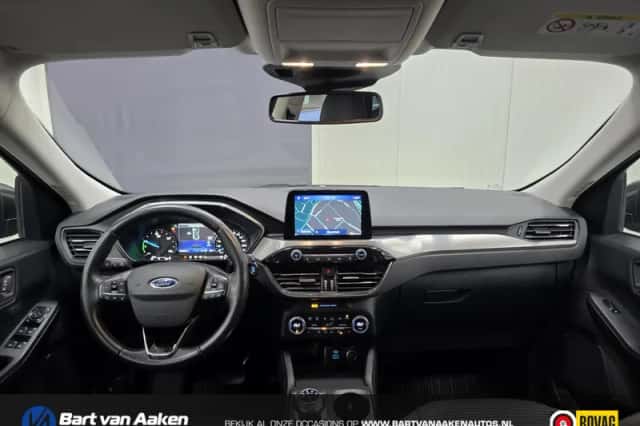 Ford Kuga (2021) thumbnail 3