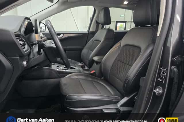 Ford Kuga (2021) thumbnail 4