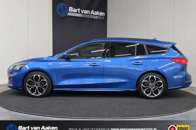 Ford Focus (2020) thumbnail 2