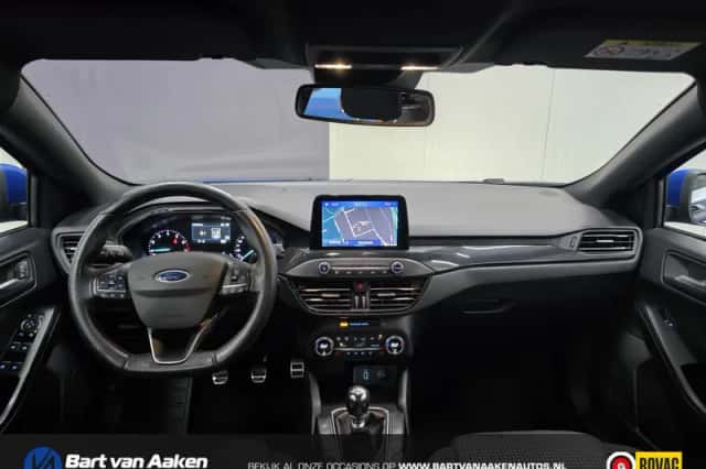 Ford Focus (2020) thumbnail 3