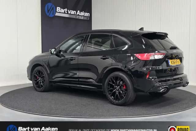 Ford Kuga (2023) thumbnail 2