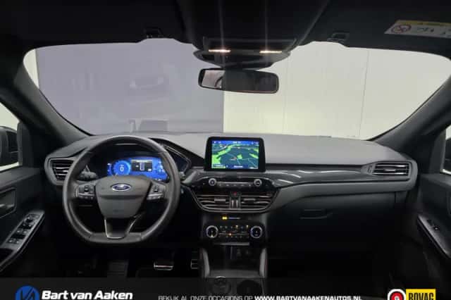 Ford Kuga (2023) thumbnail 3