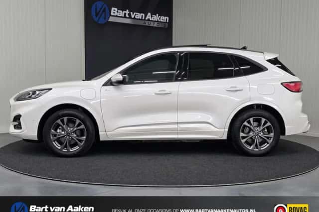 Ford Kuga (2022) thumbnail 2