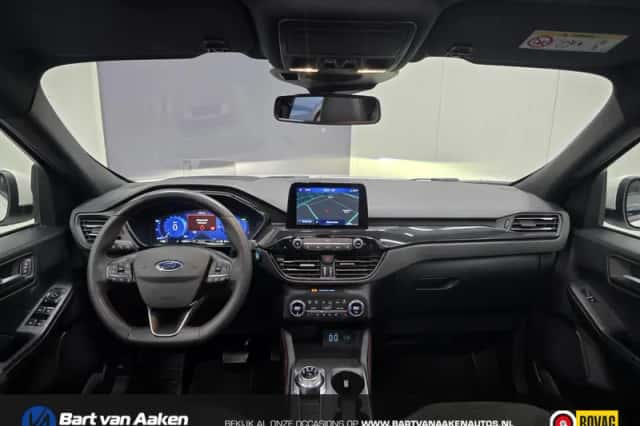 Ford Kuga (2022) thumbnail 3