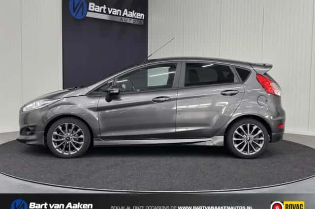 Ford Fiesta (2017) thumbnail 2