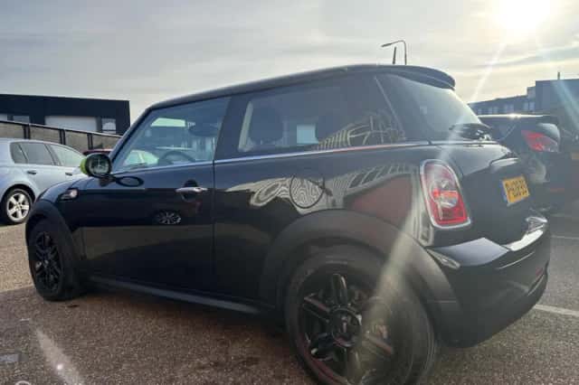 MINI Mini (2013) thumbnail 6