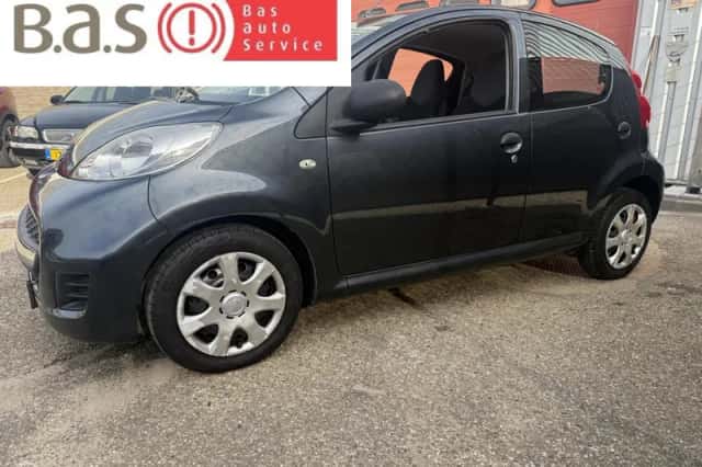 Peugeot 107 (2012) thumbnail 2