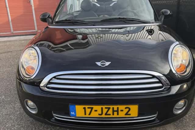 MINI Cabrio (2009) thumbnail 1