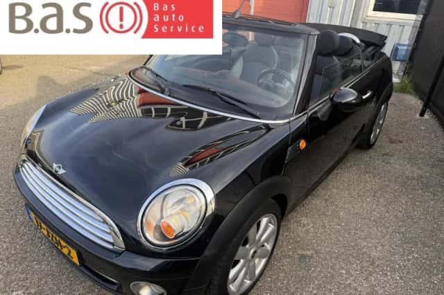 MINI Cabrio (2009) thumbnail 2