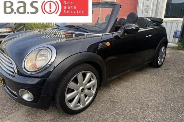 MINI Cabrio (2009) thumbnail 3