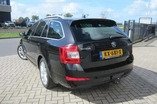 Škoda Octavia (2016) thumbnail 5