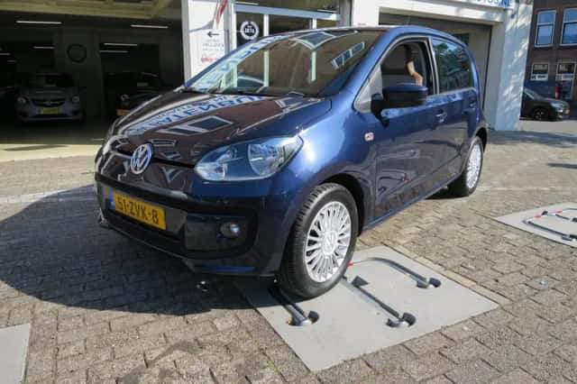 Volkswagen Up! (2013) thumbnail 2