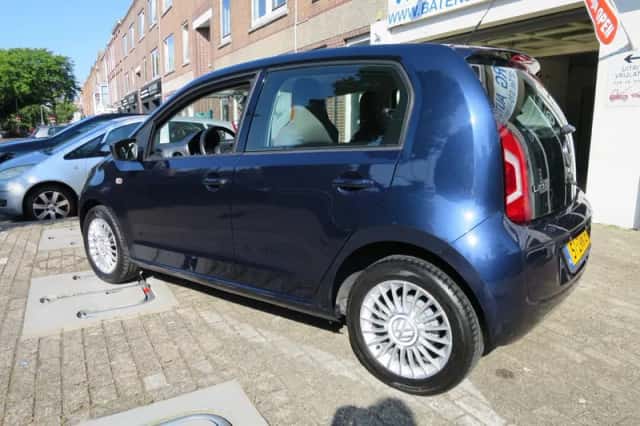 Volkswagen Up! (2013) thumbnail 3