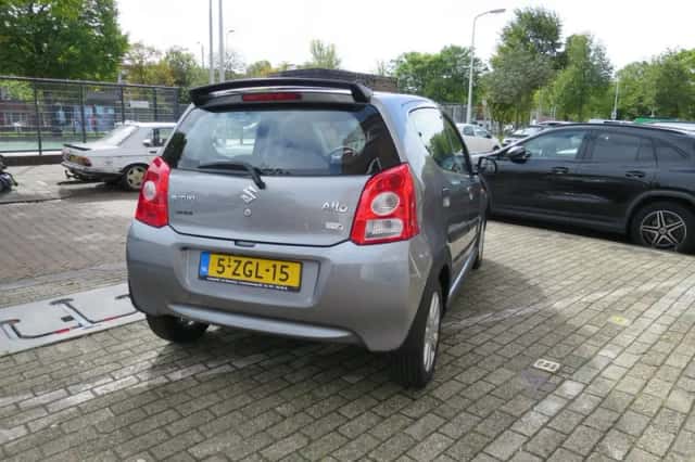 Suzuki Alto (2015) thumbnail 4