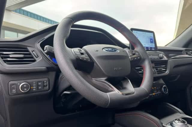 Ford Kuga (2023) thumbnail 2