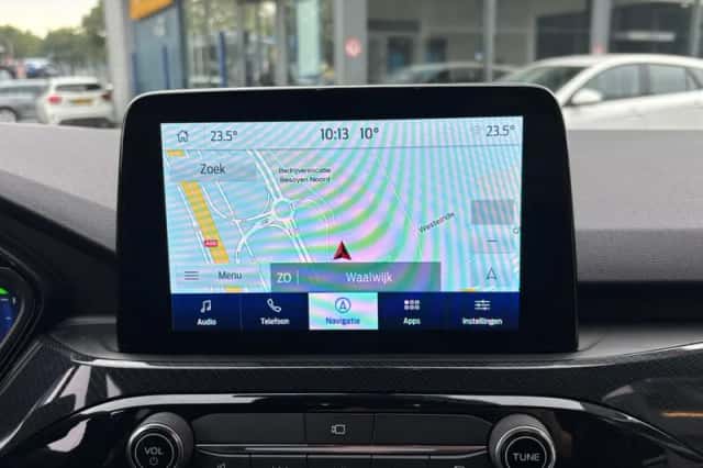 Ford Kuga (2023) thumbnail 4