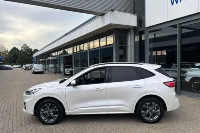 Ford Kuga (2023) thumbnail 5