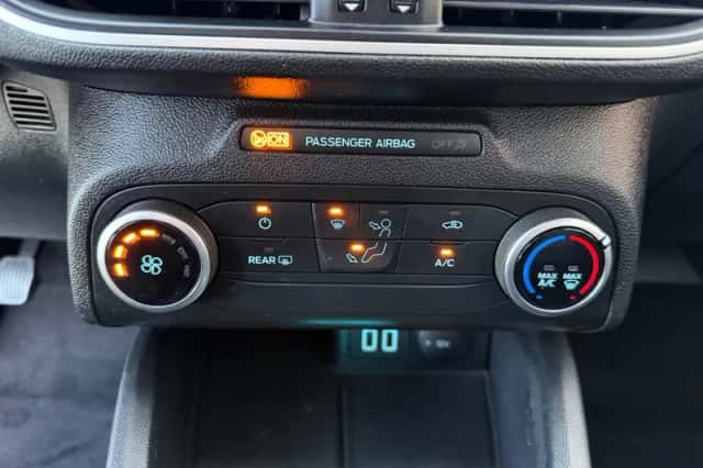 Ford Focus (2022) thumbnail 4