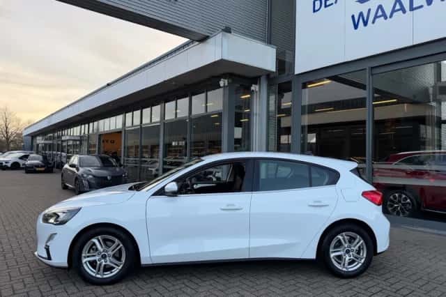 Ford Focus (2022) thumbnail 5