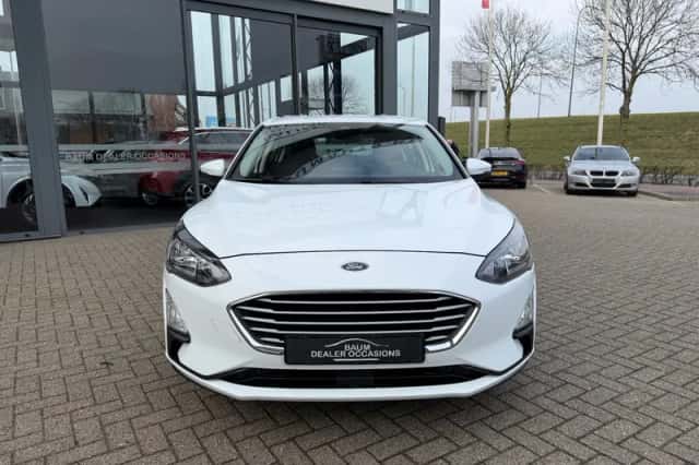 Ford Focus (2022) thumbnail 2