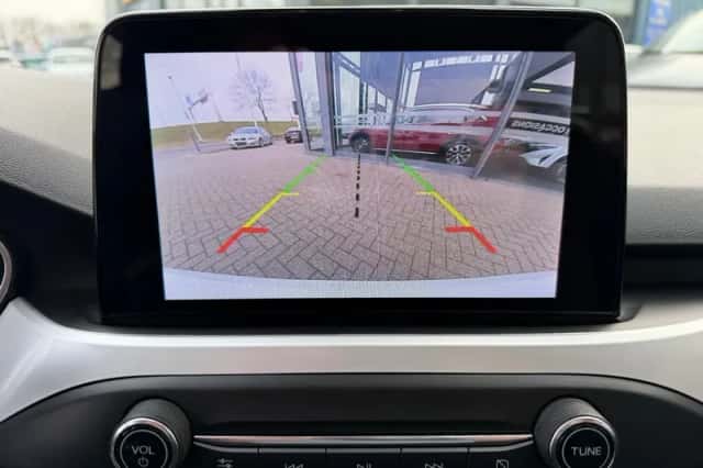 Ford Focus (2022) thumbnail 4