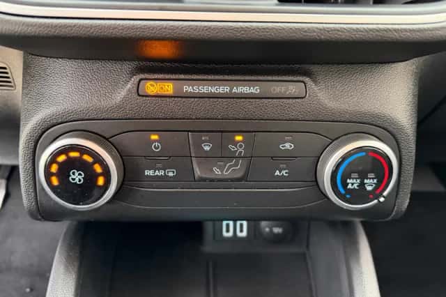 Ford Focus (2022) thumbnail 5