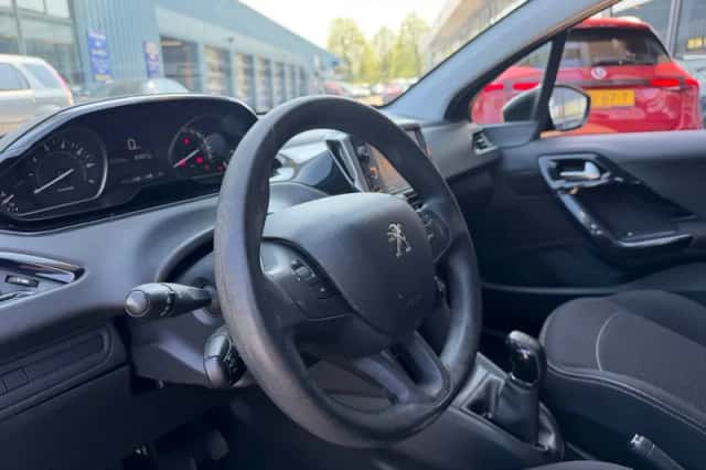Peugeot 208 (2017) thumbnail 3