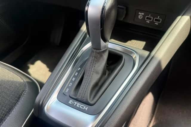 Renault Captur (2022) thumbnail 4