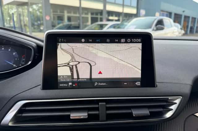 Peugeot 5008 (2020) thumbnail 3