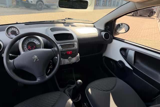 Peugeot 107 (2012) thumbnail 3