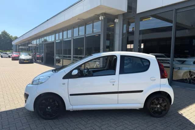 Peugeot 107 (2012) thumbnail 5