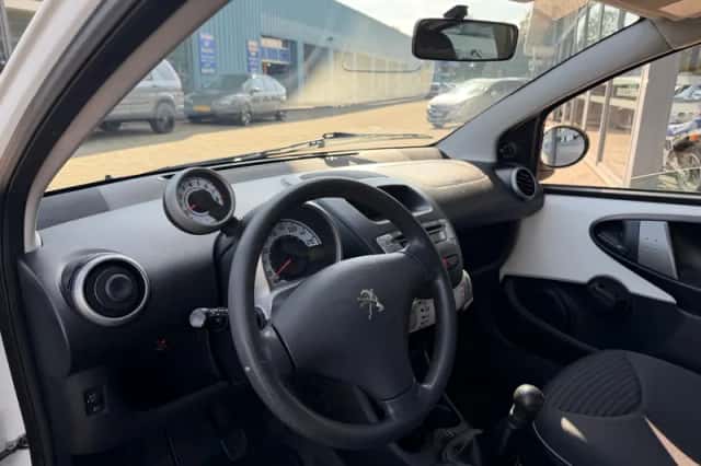 Peugeot 107 (2012) thumbnail 6